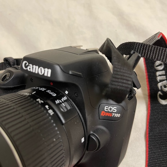 Canon Camera - Picture 3 of 7